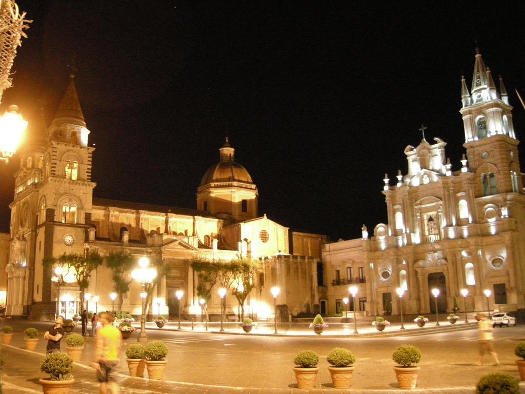 Suites In Sicily 阿奇雷亚莱 外观 照片