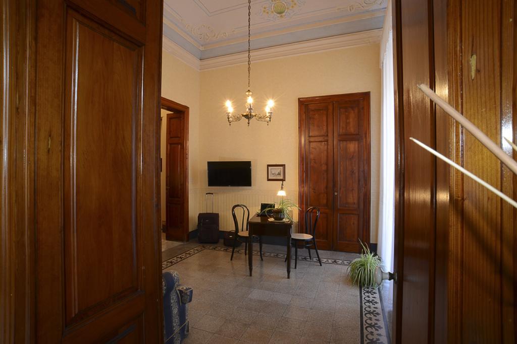 Suites In Sicily 阿奇雷亚莱 外观 照片